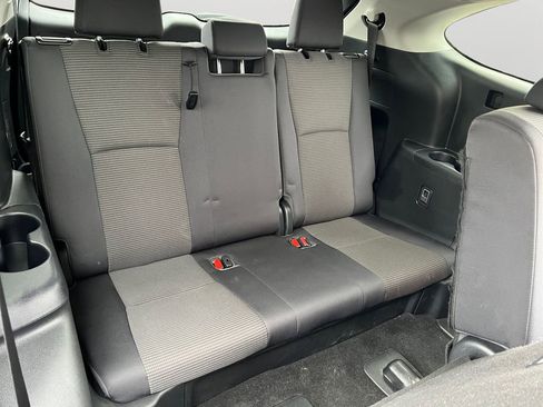 Used 2023 Toyota Highlander L image 9