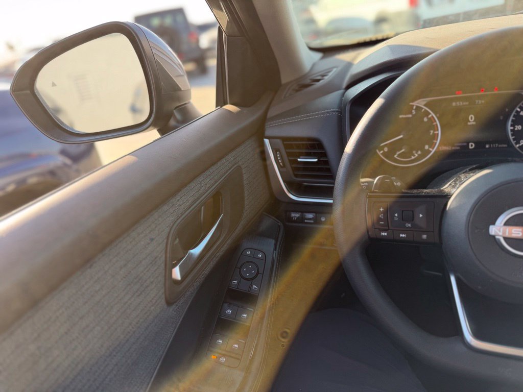 Used 2023 Nissan Rogue SV FWD image 7