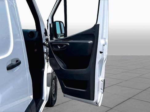 Used 2025 Mercedes-Benz Sprinter 2500 image 23