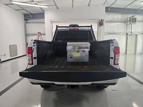 Used 2022 RAM 2500 Tradesman w/ Chrome Appearance Group AWD/4WD image 7