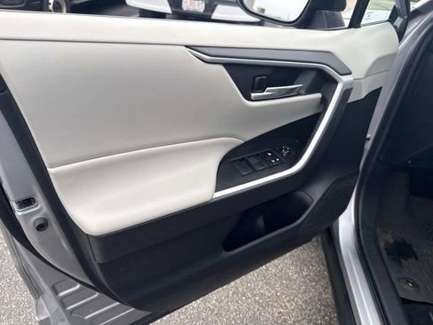 Used 2021 Toyota RAV4 XLE w/ Convenience Package image 27