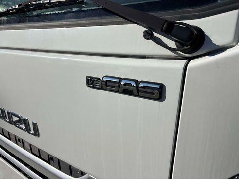 New 2024 Isuzu NPR image 3