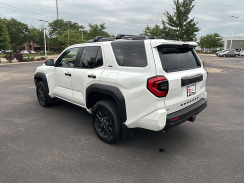 Used 2025 Toyota 4Runner SR5 AWD/4WD image 16