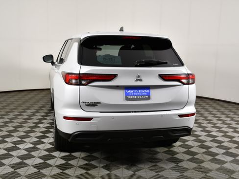 Used 2024 Mitsubishi Outlander ES AWD/4WD image 7