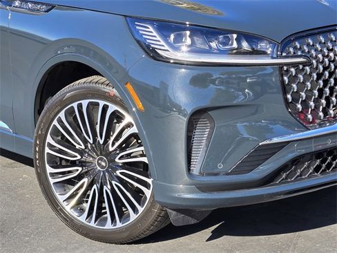 New 2025 Lincoln Aviator Black Label image 9