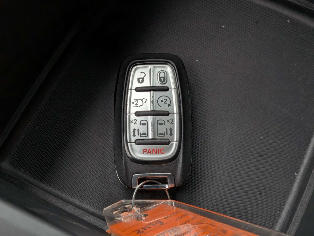 Used 2025 Chrysler Pacifica Select FWD image 31