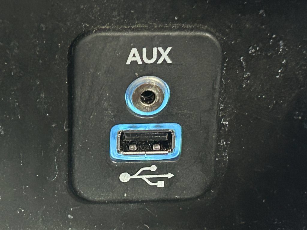 Used 2018 Dodge Journey SXT w/ Connectivity Group FWD image 16