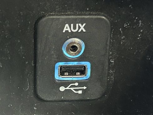 Used 2018 Dodge Journey SXT w/ Connectivity Group FWD image 16