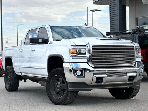 Used 2019 GMC Sierra 2500 SLT w/ Duramax Plus Package image 2