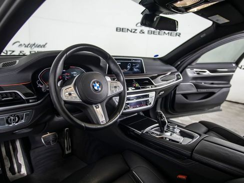 Used 2022 BMW 750i xDrive w/ M Sport Package image 17