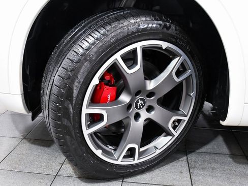 Used 2021 Maserati Levante image 7