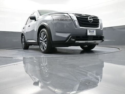 Used 2022 Nissan Pathfinder Platinum w/ Cargo Package image 30