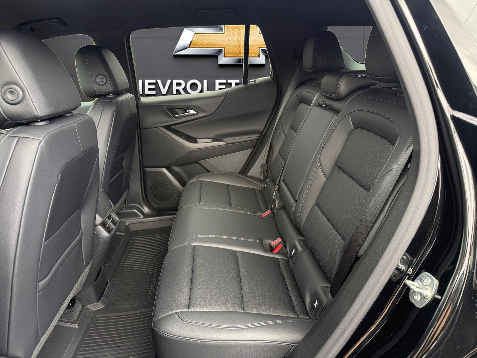 New 2027 Chevrolet Equinox LT w/ Convenience Package II FWD image 19