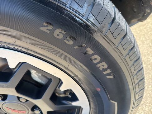 Used 2024 Toyota Tacoma TRD Off-Road image 33