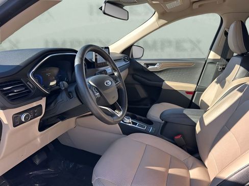 Used 2020 Ford Escape Titanium image 9