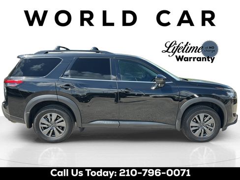 Used 2025 Nissan Pathfinder SV w/ SV Premium Package FWD image 8