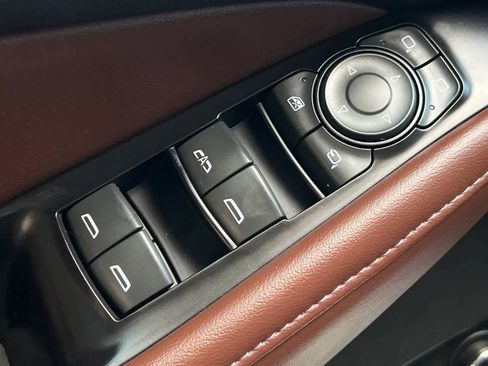 Used 2018 Buick Enclave Avenir w/ Avenir Technology Package AWD/4WD image 14