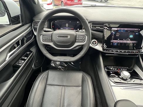 Used 2022 Jeep Wagoneer Series III image 11