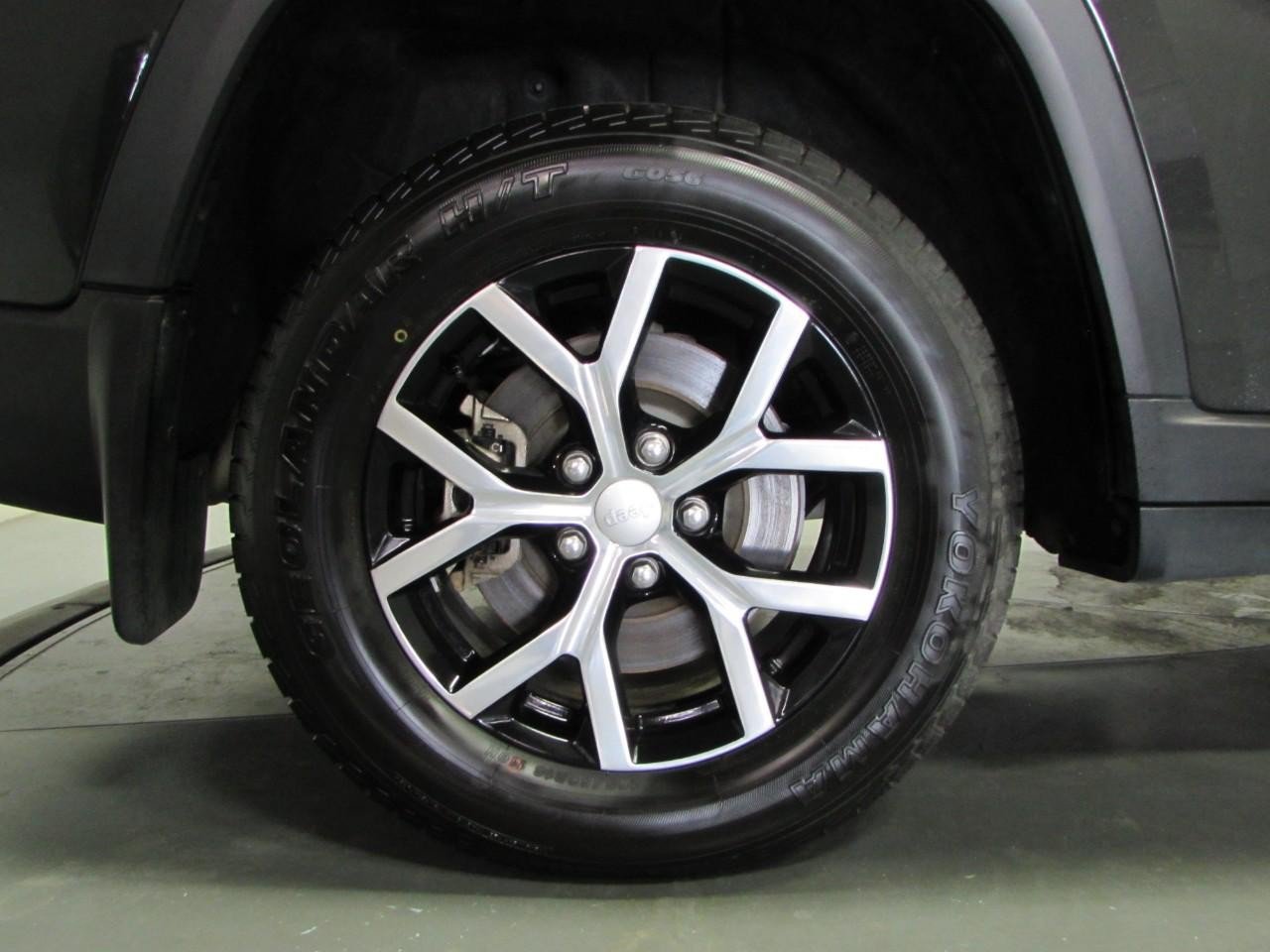 Used 2024 Jeep Grand Cherokee L Limited w/ Luxury Tech Group II AWD/4WD image 9
