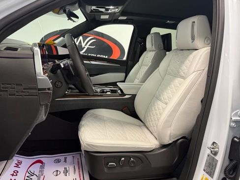 Used 2026 Cadillac Escalade Platinum Sport image 9