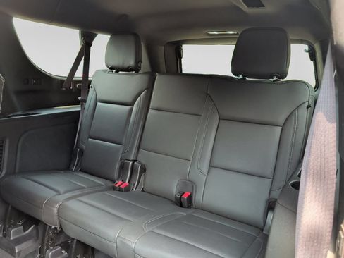 Used 2022 Chevrolet Suburban Z71 w/ Z71 Off-Road Package AWD/4WD image 33