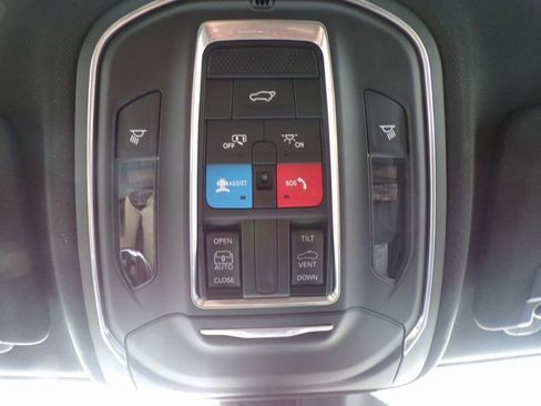 New 2025 Jeep Grand Cherokee Laredo X w/ Luxury Tech Group I image 30