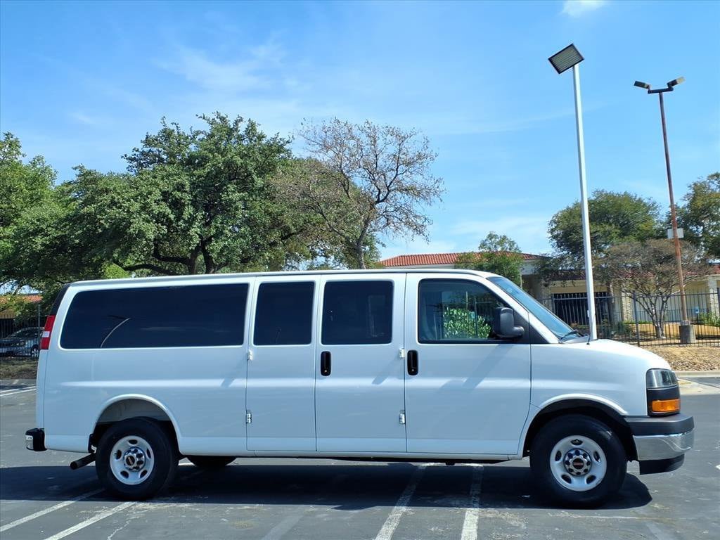 Used 2025 GMC Savana 3500 LT w/ LT Preferred Equipment Group RWD image 4