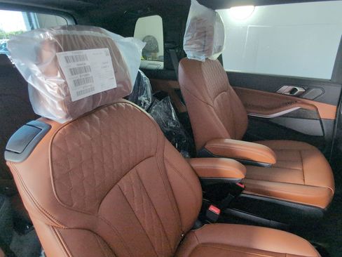 New 2026 BMW X7 M60i image 32