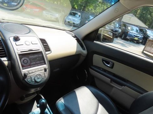 Used 2013 Kia Soul ! w/ Premium Pkg FWD image 21