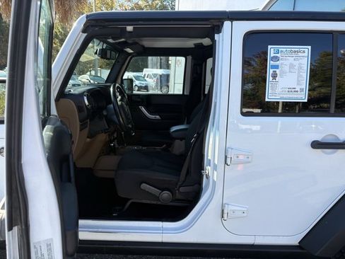 Used 2016 Jeep Wrangler Unlimited Rubicon w/ Connectivity Group image 11