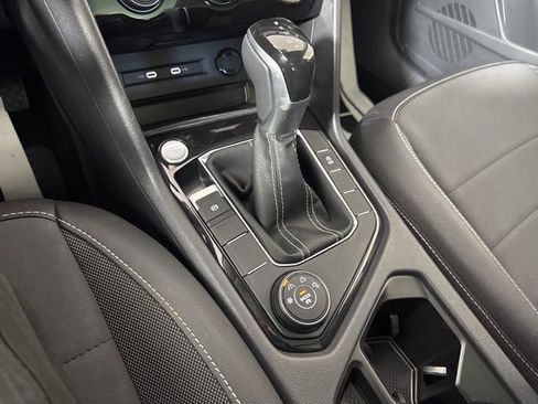 Certified 2024 Volkswagen Taos SE AWD/4WD image 17