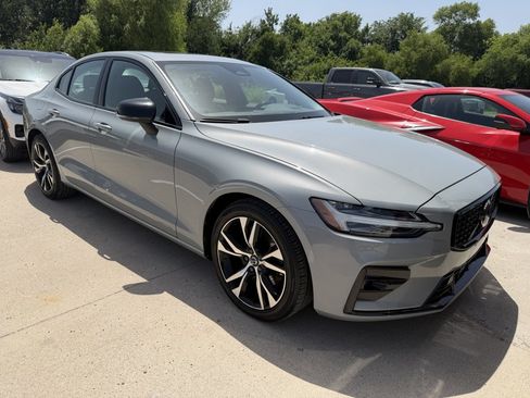 Used 2024 Volvo S60 B5 Core FWD image 4