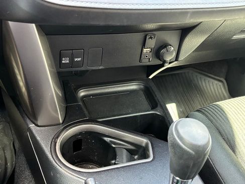 Used 2017 Toyota RAV4 LE image 13