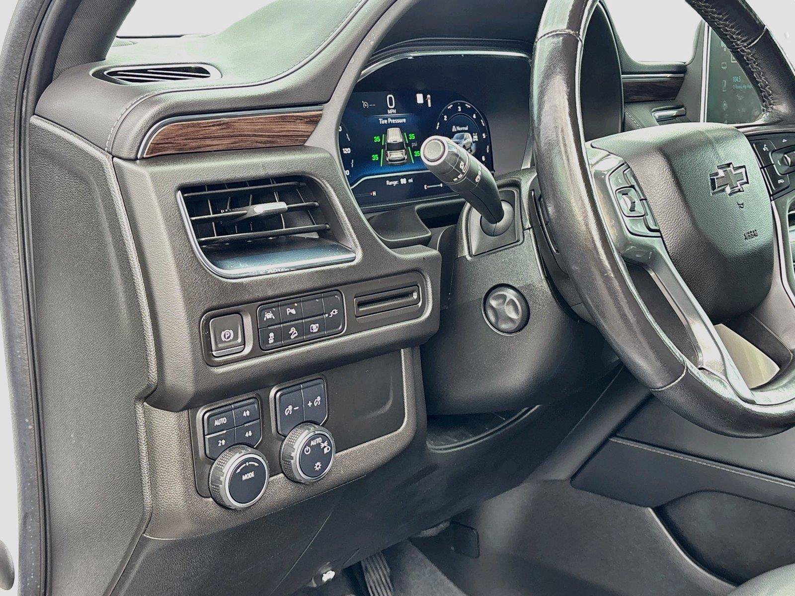 Used 2022 Chevrolet Tahoe Z71 w/ Luxury Package AWD/4WD image 10