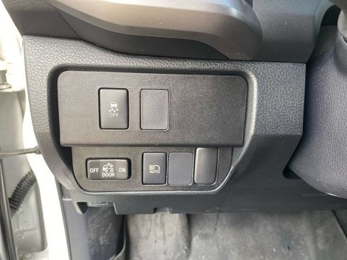Used 2021 Toyota Tacoma SR5 RWD image 16