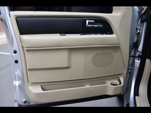 Used 2015 Ford Expedition XL image 16