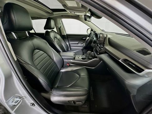 Certified 2023 Toyota Highlander XLE image 30