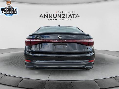 Used 2025 Volkswagen Jetta SE FWD image 4