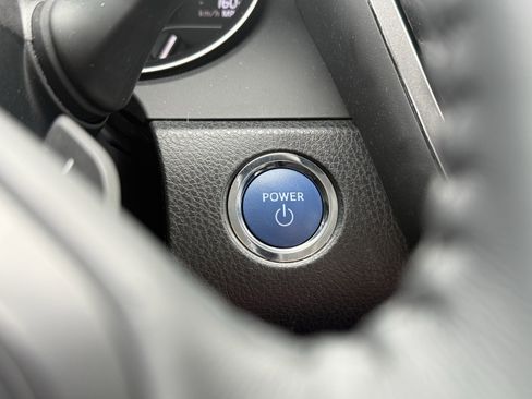 Used 2022 Toyota Camry SE image 4