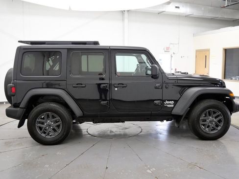 Used 2020 Jeep Wrangler Unlimited Sport w/ Technology Group AWD/4WD image 8