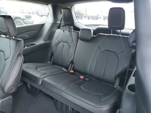 New 2026 Chrysler Voyager LX image 9