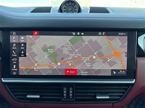 Used 2021 Porsche Cayenne Turbo image 21