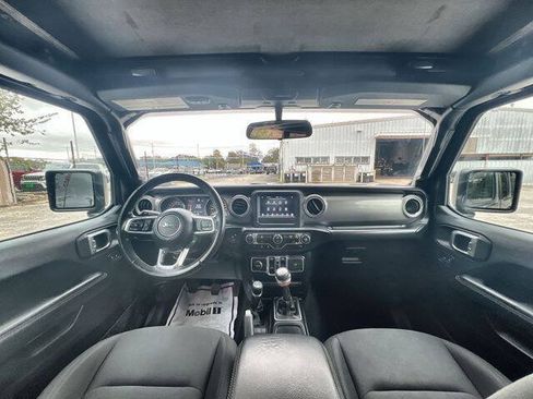 Used 2018 Jeep Wrangler Unlimited Sahara AWD/4WD image 19