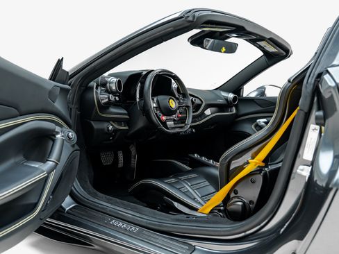 Used 2022 Ferrari F8 Tributo RWD image 3