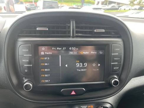 Used 2025 Kia Soul LX w/ LX Technology Package FWD image 10