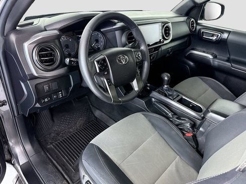 Used 2021 Toyota Tacoma TRD Sport w/ Technology Package RWD image 9