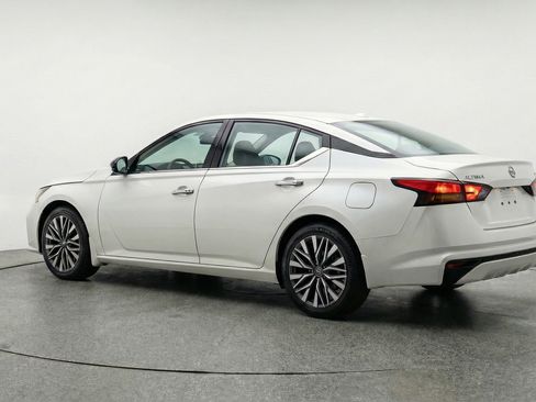 Used 2025 Nissan Altima 2.5 SV image 6