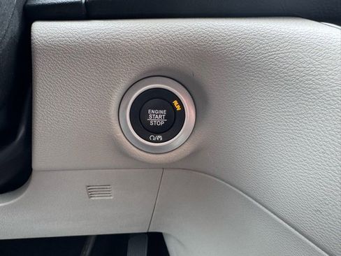 Used 2023 Chrysler Voyager LX image 27