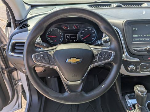 Used 2018 Chevrolet Equinox LS AWD/4WD image 13