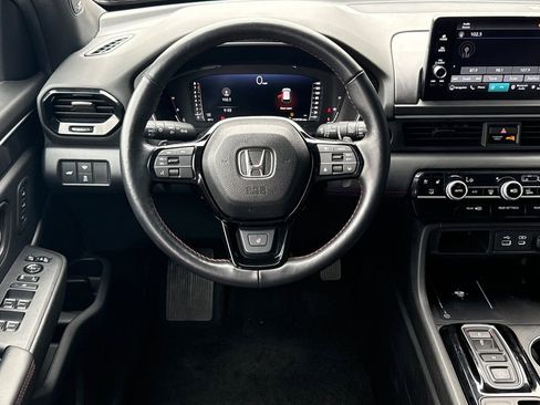 Certified 2025 Honda Pilot Black Edition image 12